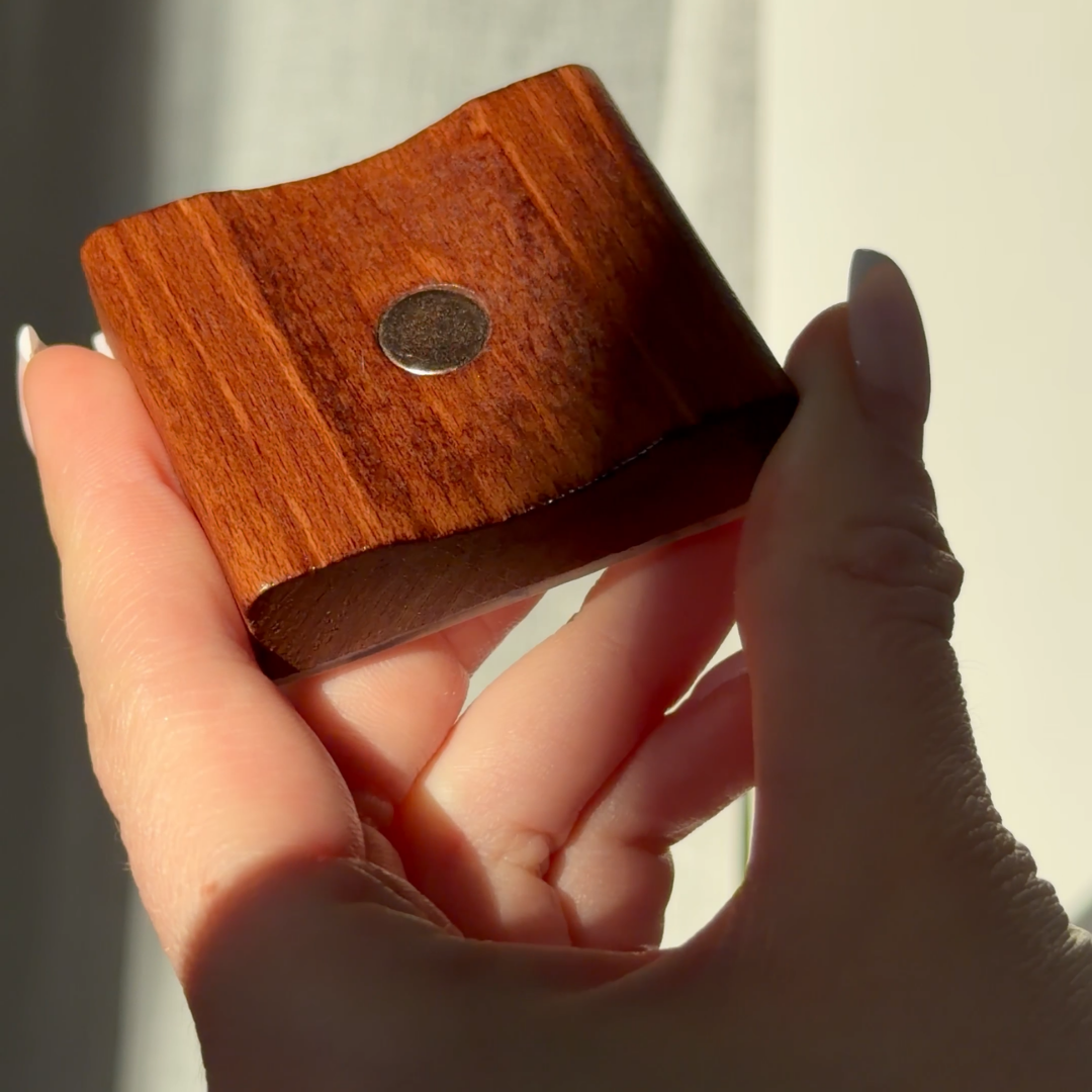 Kakelo™ Magnetiskt skohorn i massivt trä